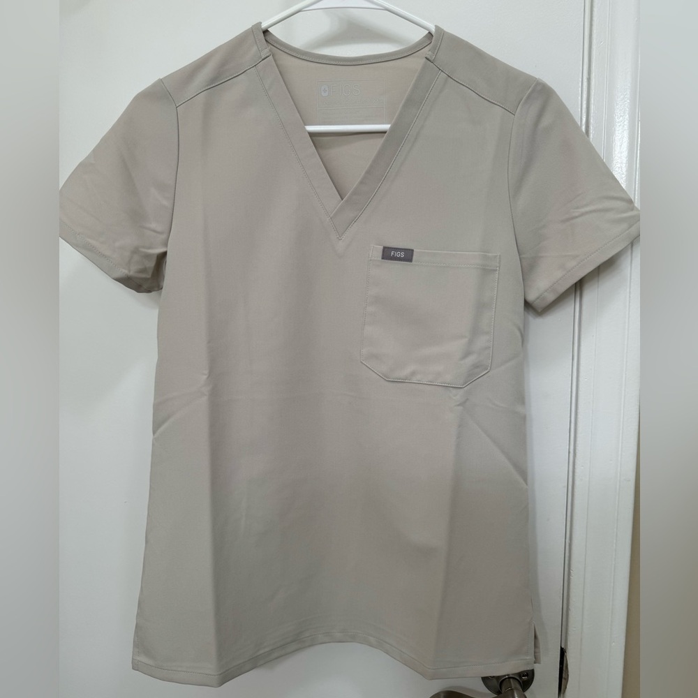 FIGS Catarina One-Pocket Scrub Top